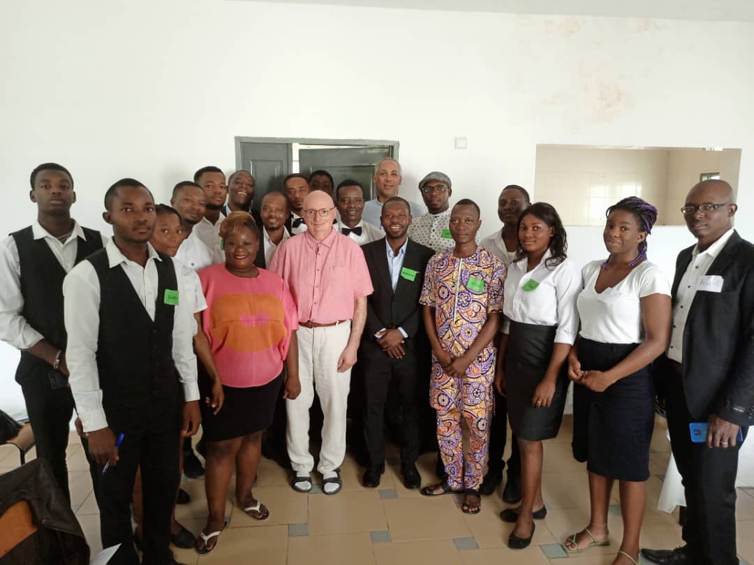 Participants et formateurs sur les bonnes pratiques dans les Bars, au terme de la formation