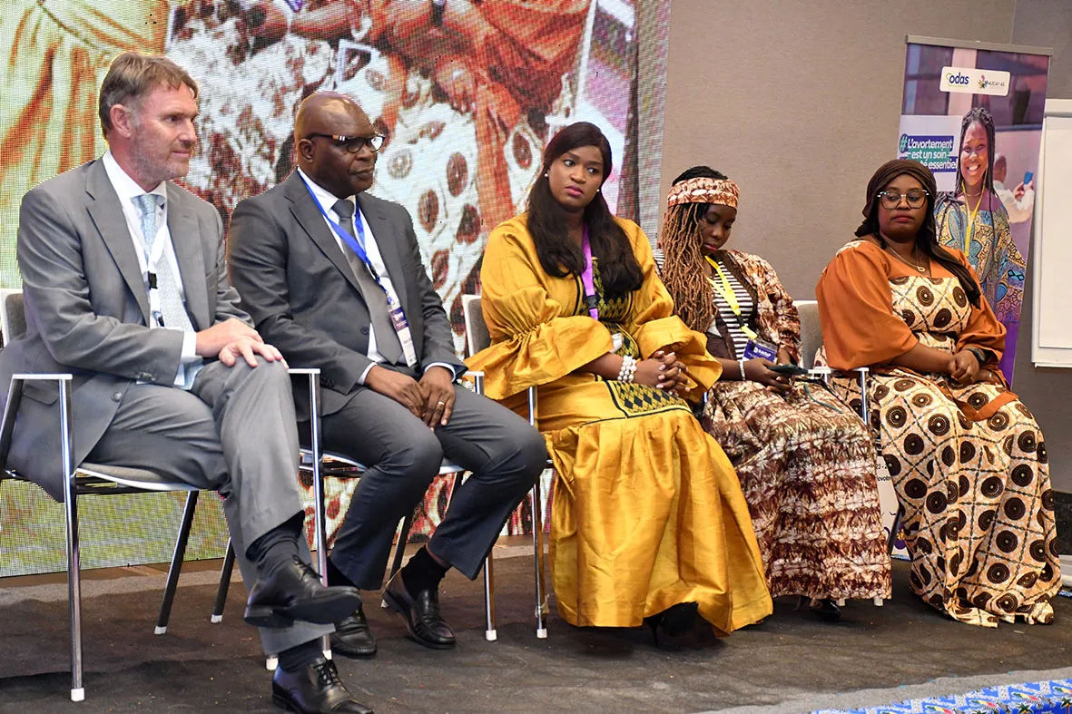 Pousser plus loin la réflexion et élargir l’espace de  rencontre et de dialogue