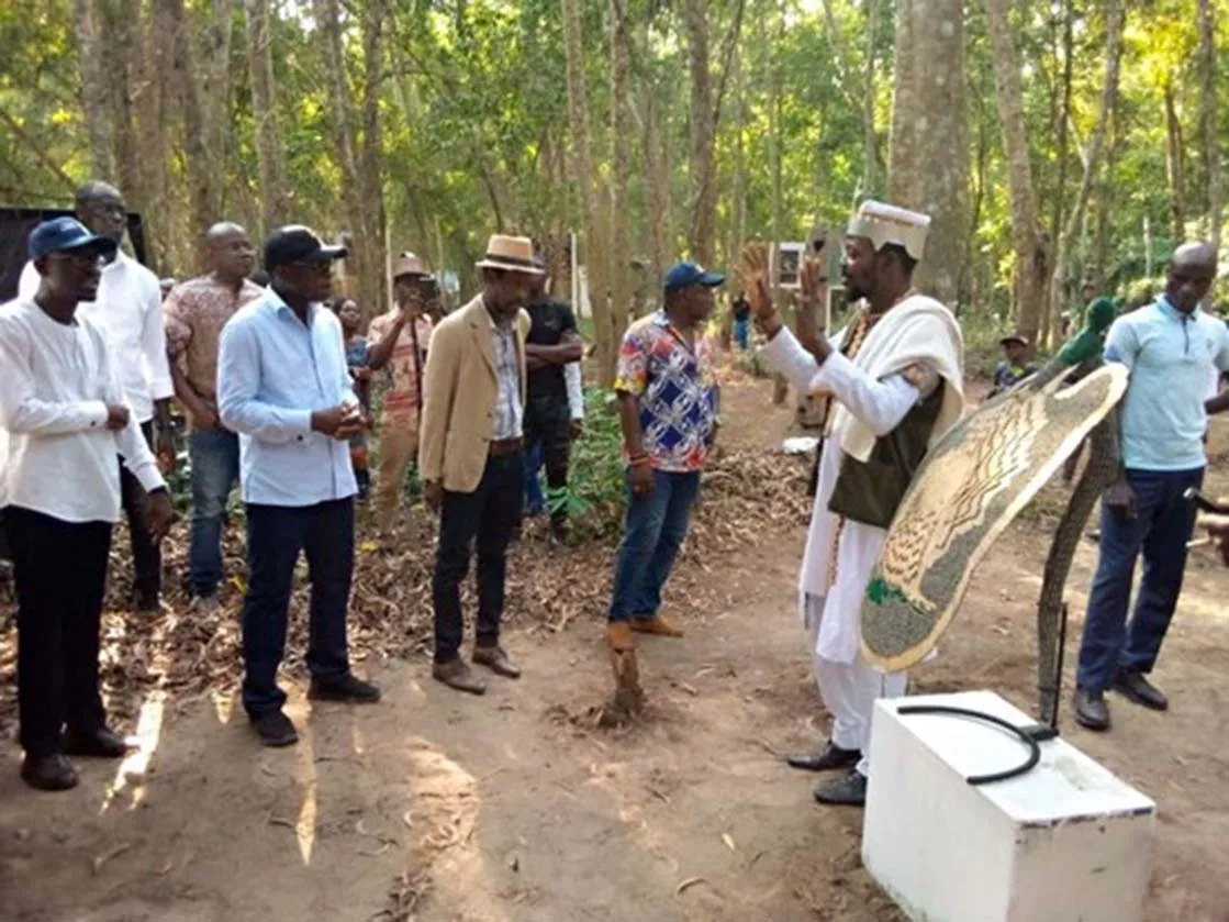 Le chef de l’Etat a admiré les œuvres présentées à la forêt sacrée de Pahou dans le cadre  de l’exposition collective N.art.urel