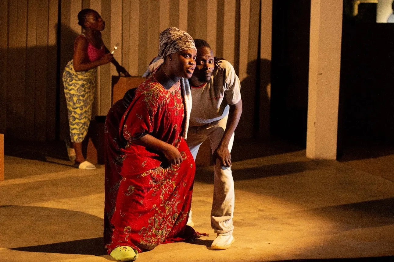 "Serenity Off " est un texte original de Sèdjro Giovanni Houansou qui a été représenté à l’espace culturel Le Centre