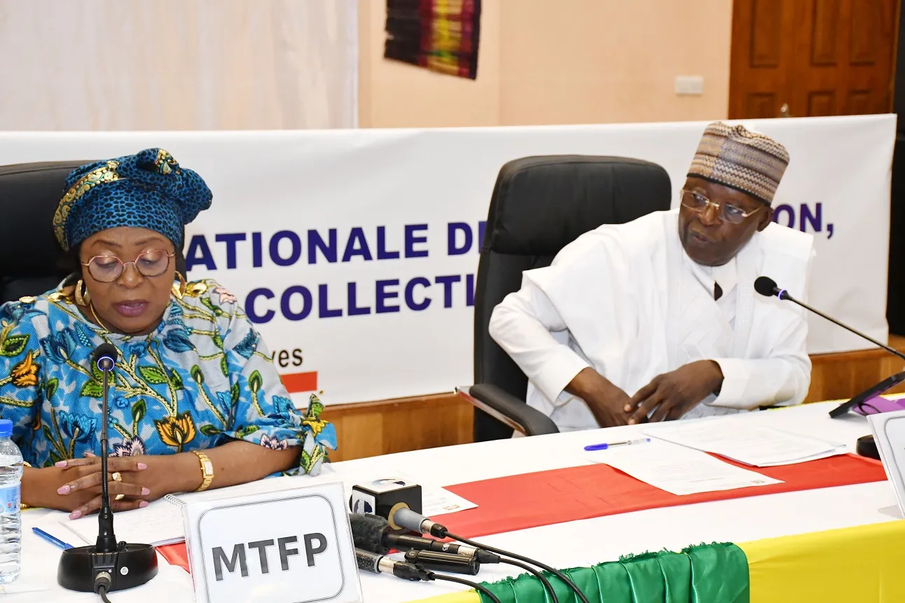 La ministre de la Fonction publique et le ministre d'Etat en charge  du Développement lors des travaux