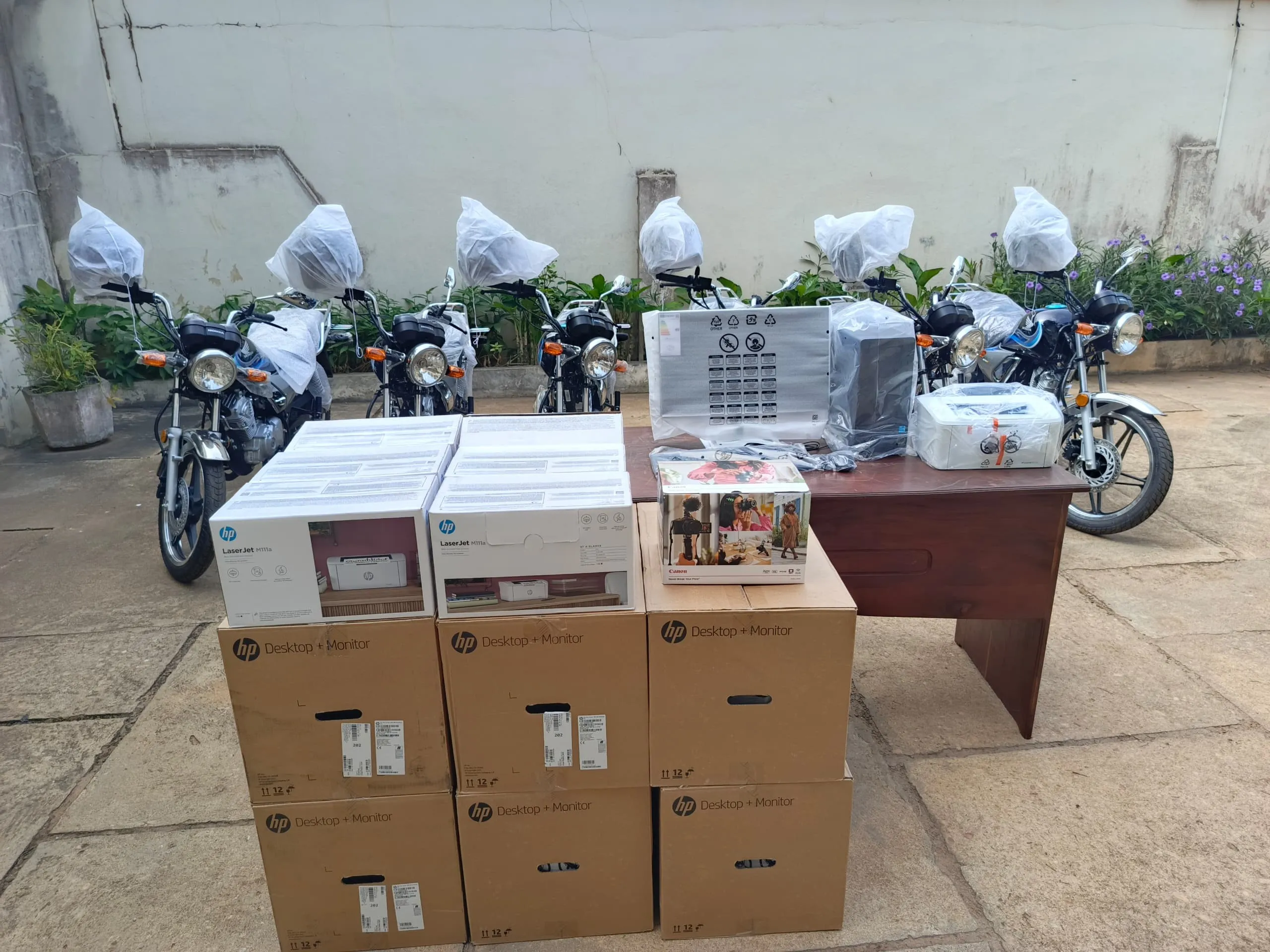 Le lot d'équipements offerts par l’Ambassade  de la Chine près le Bénin