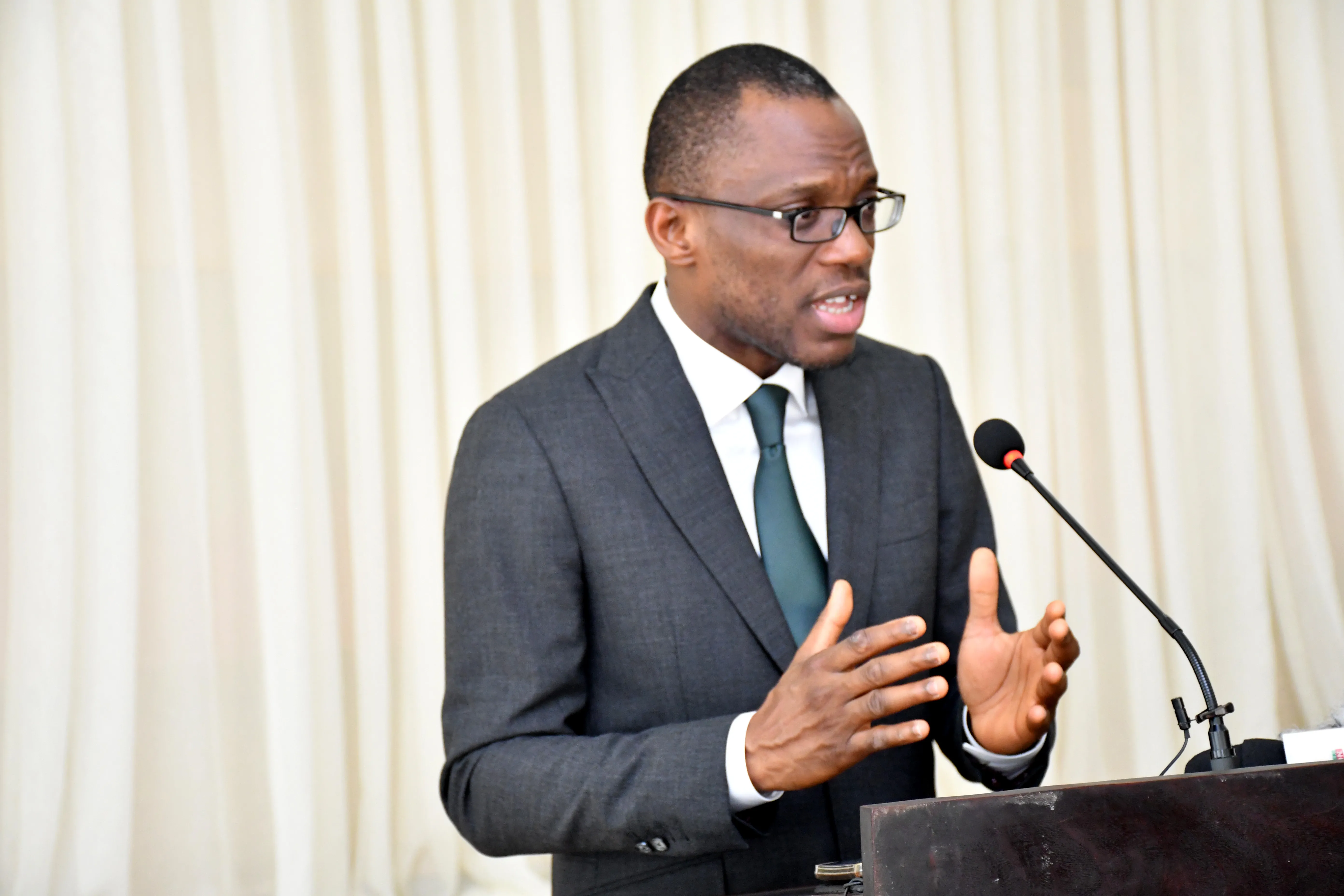 Olushegun Adjadi BAKARI, Ministre des Affaires étrangères