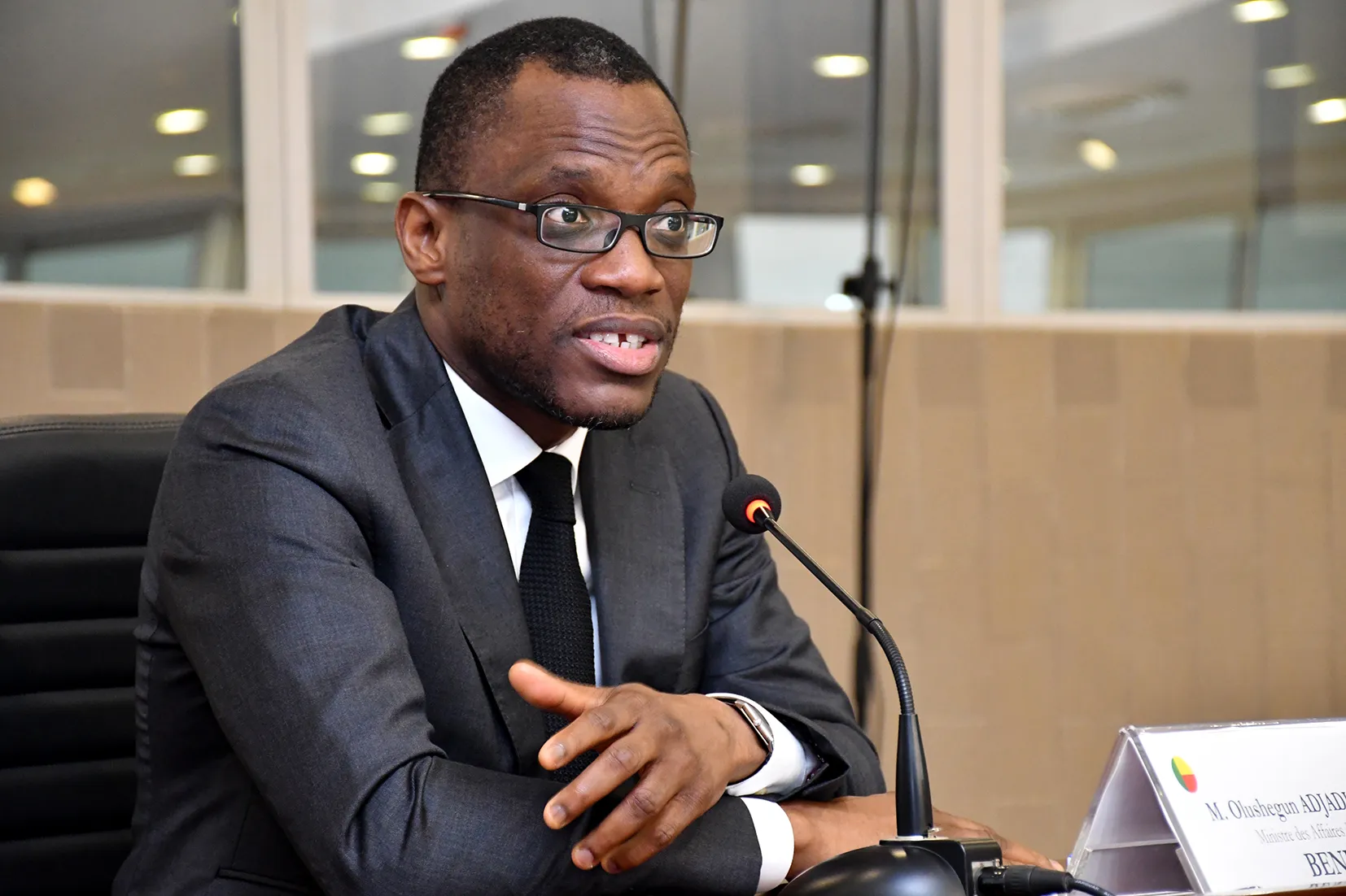 Olushegun Adjadi BAKARI, Ministre des Affaires étrangères