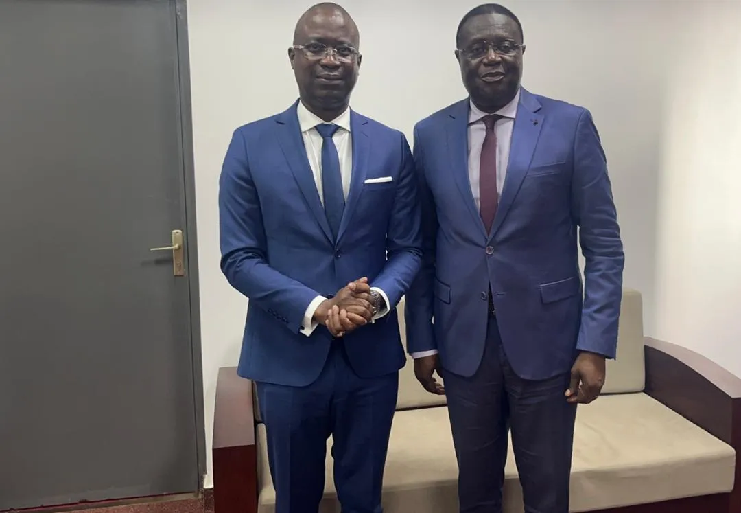 Luciano Hounkponou échange avec Victor Adossou