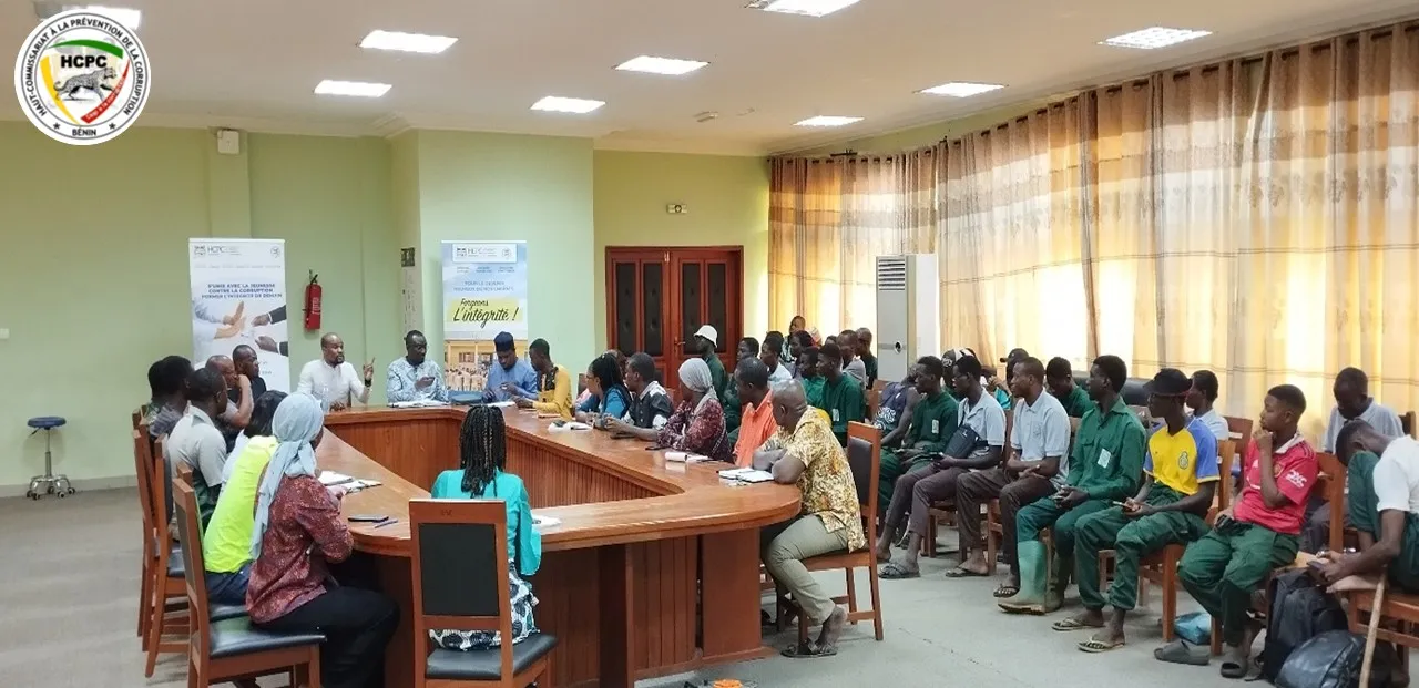 L'initiative qui cible les leaders communautaires, d’opinion ainsi que les apprenants (écoliers et étudiants), vise à conscientiser les populations sur les méfaits de la corruption, ses impacts...