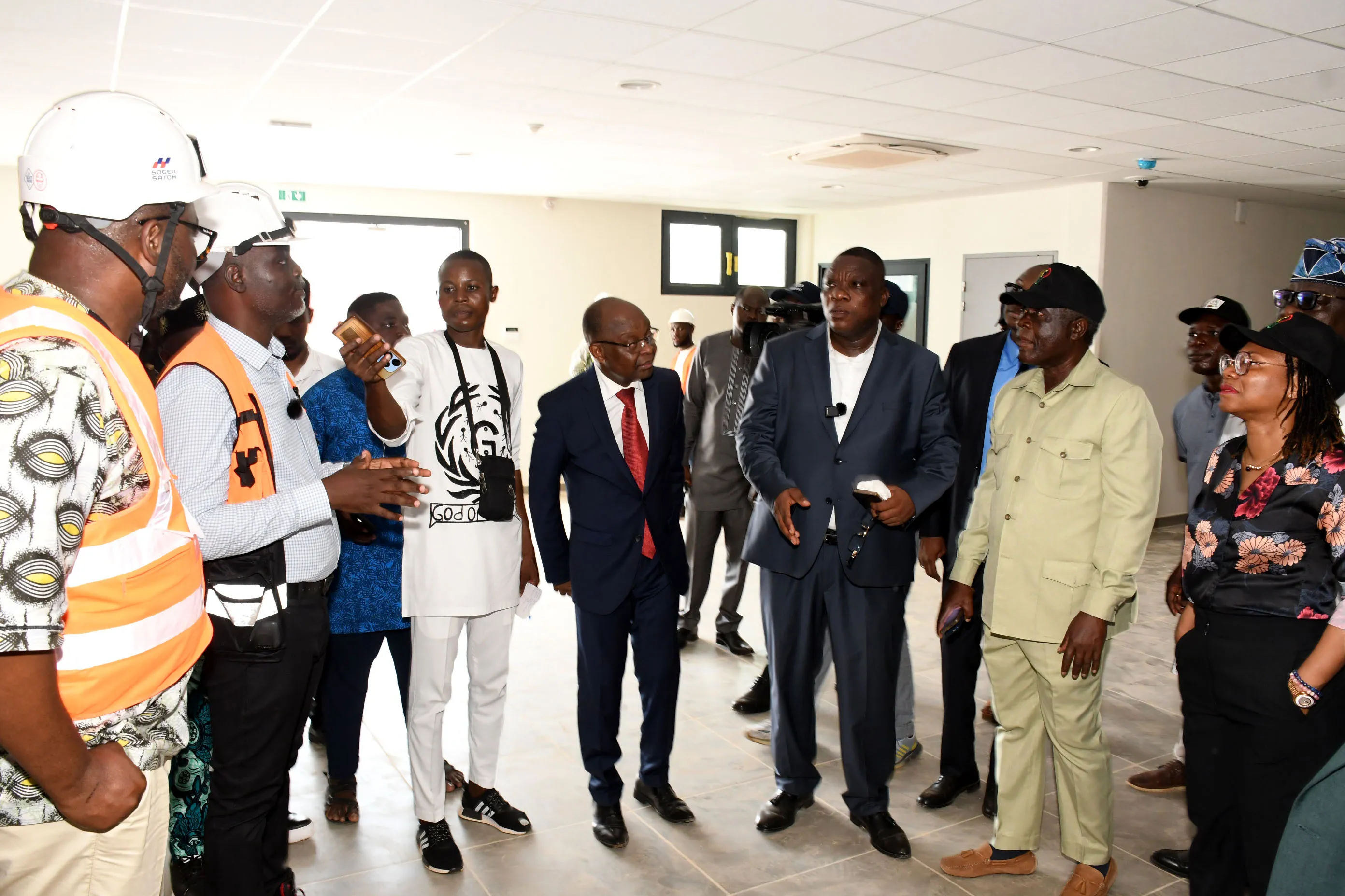 Les ministres conseillers, accompagnés des autorités locales ont parcouru le marché de gros d’Abomey-Calavi