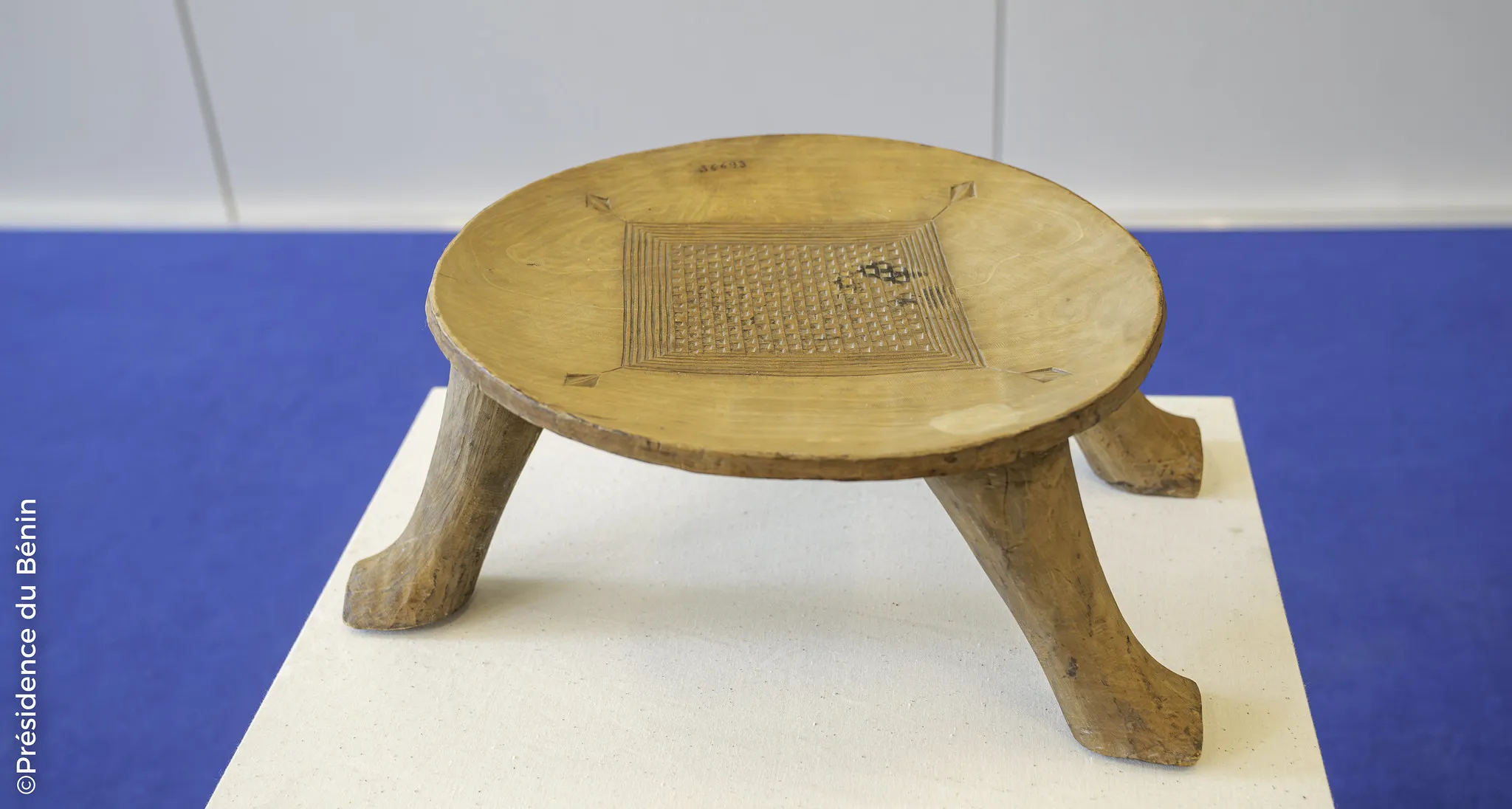 Le Kataklè vient rejoindre, trois années plus tard, les 26 trésors royaux déjà restitués par la France, marquant ainsi un autre tournant symbolique  pour la souveraineté culturelle du Bénin