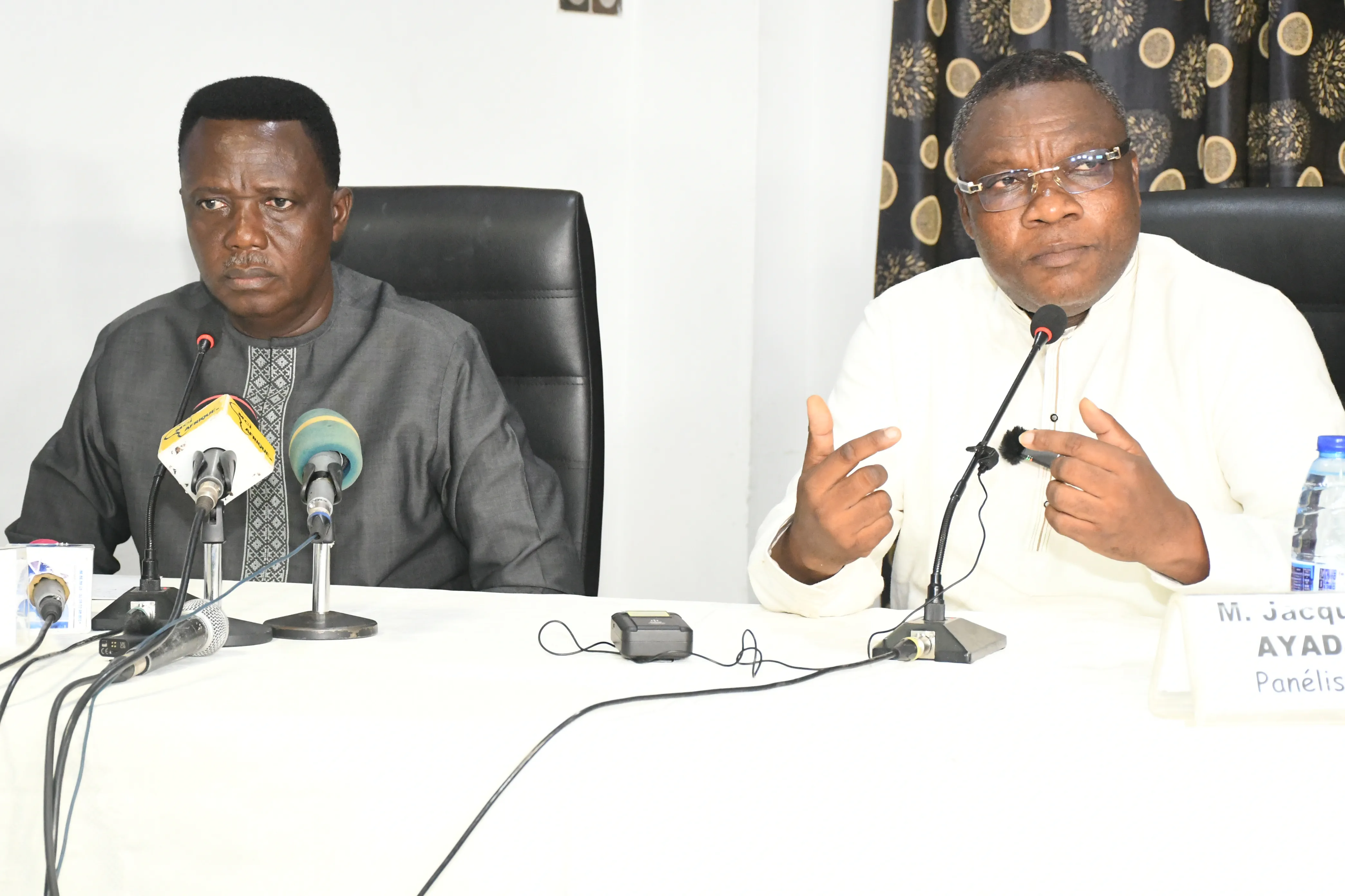 Judes Lodjou, membre de «Les Démocrates » et Jacques Ayadji, président de Moele Bénin