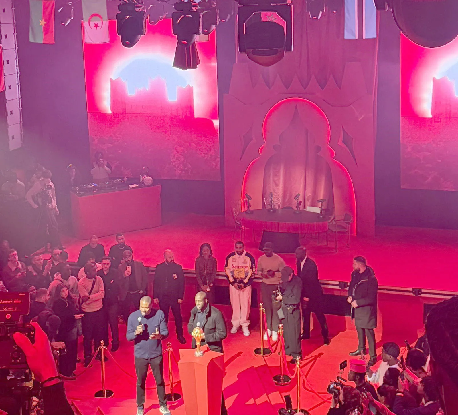 Dans une ambiance festive, personnalités du football, figures médiatiques, artistes et passionnés se sont retrouvés pour  célébrer l’évènement