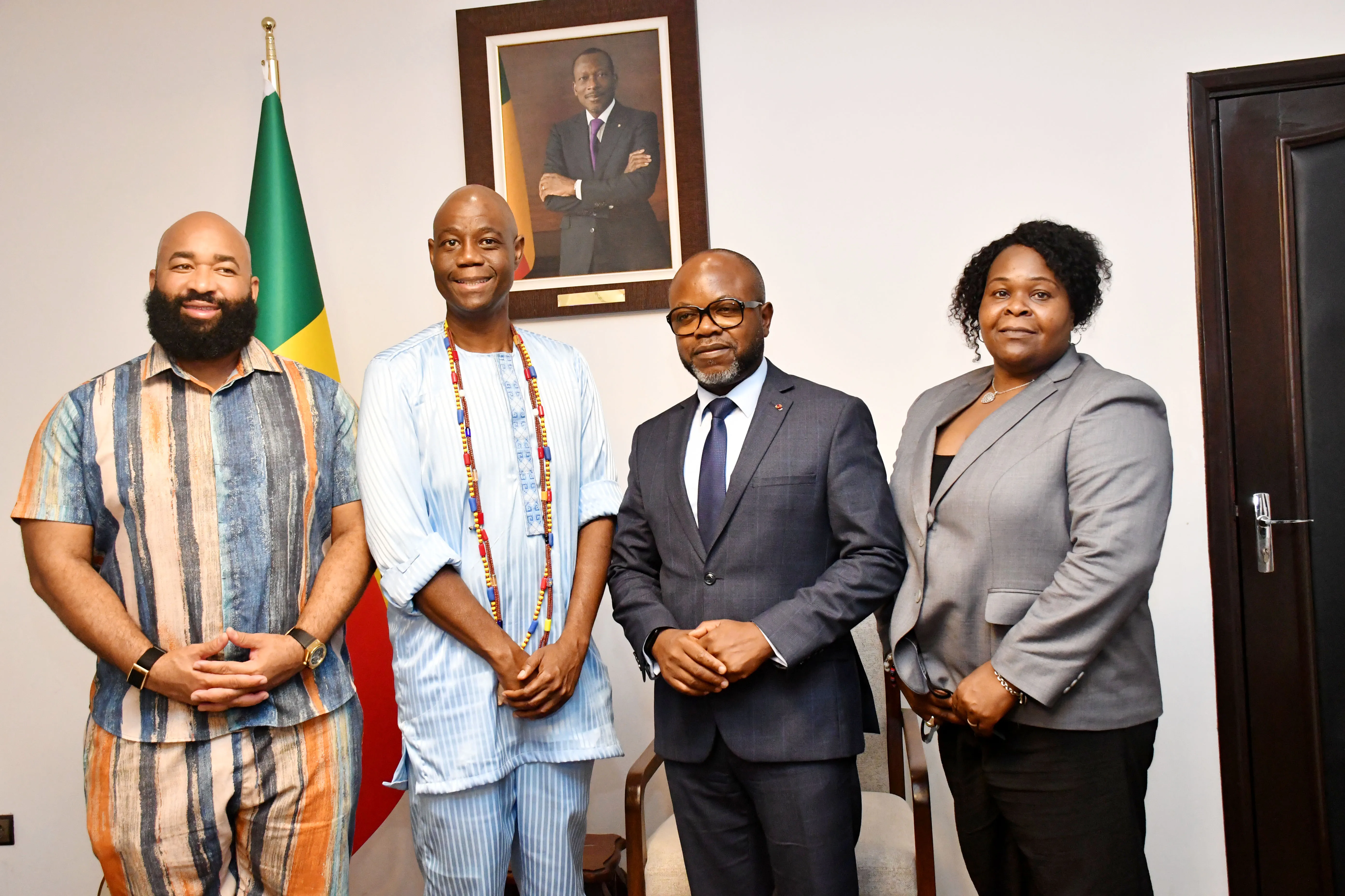 La délégation conduite par Dr Alix Desulme reçue par Conrad Gbaguidi (2e  rang de la droite vers la gauche)