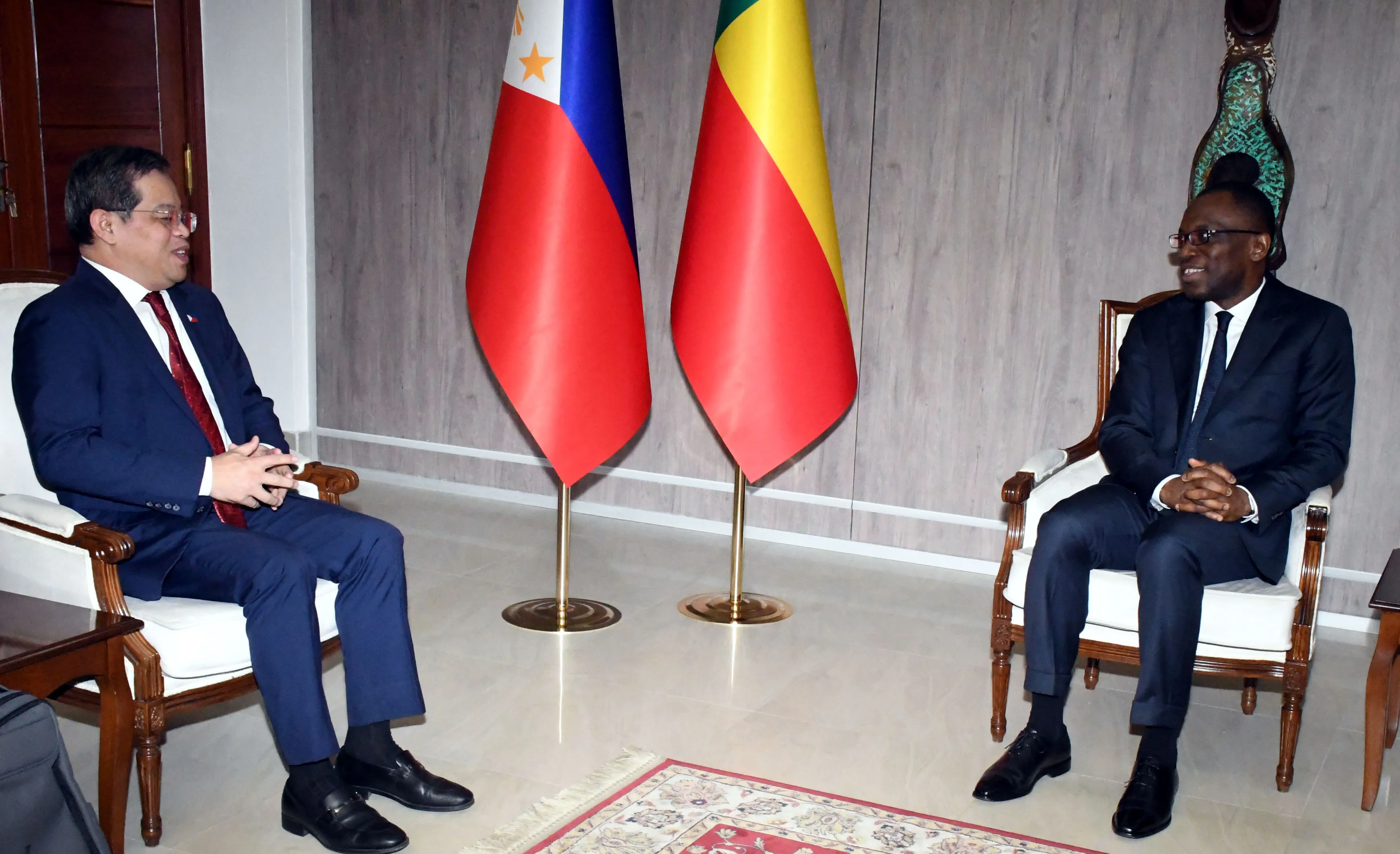 L’audience entre l’ambassadeur des Philippines et le ministre des Affaires étrangères  ouvre la voie à un renforcement des liens entre les deux pays