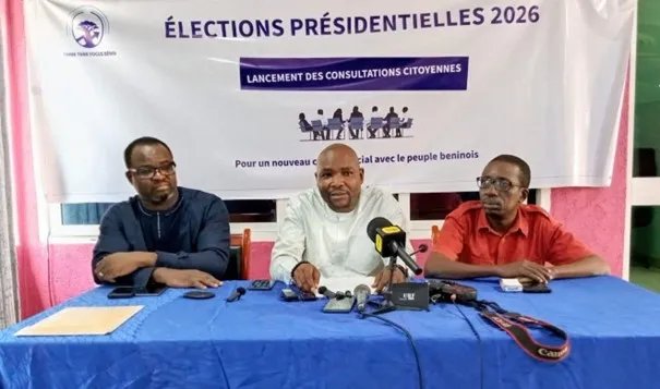 Le présidium lors de la conférence de presse