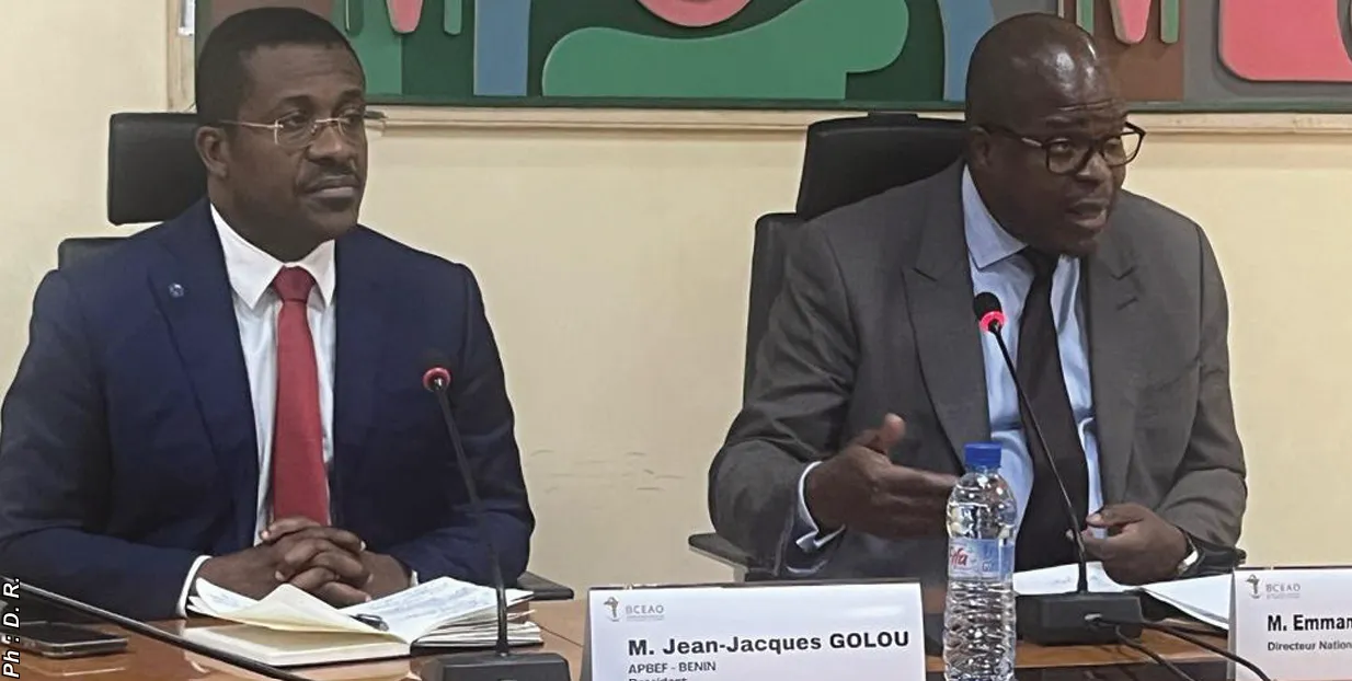 Le président de l'Apbef et le directeur national de la Bceao lors de la séance avec les journalistes