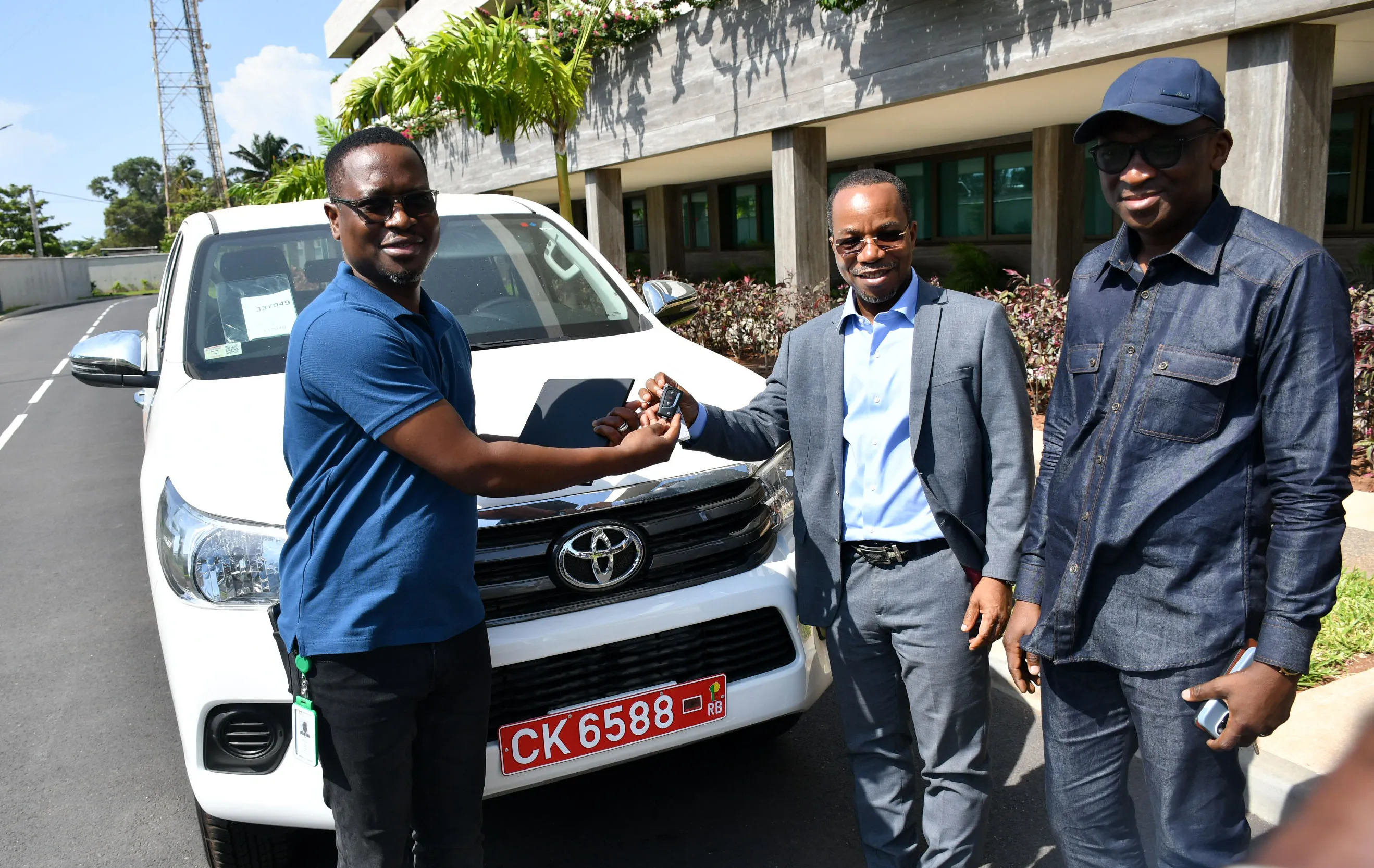 La remise des clés du véhicule destiné à faciliter les interventions de terrain