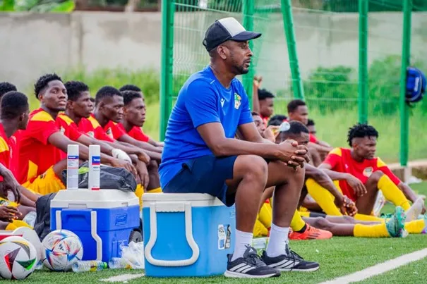 Raymond Tchayé lance un chantier de reconstruction avec 36 joueurs convoqués pour un stage important