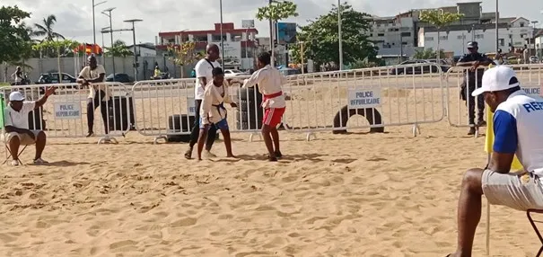 La plage de Fidjrossè a vibré au rythme du beach sambo en  hommage au Maître Saka Séidou