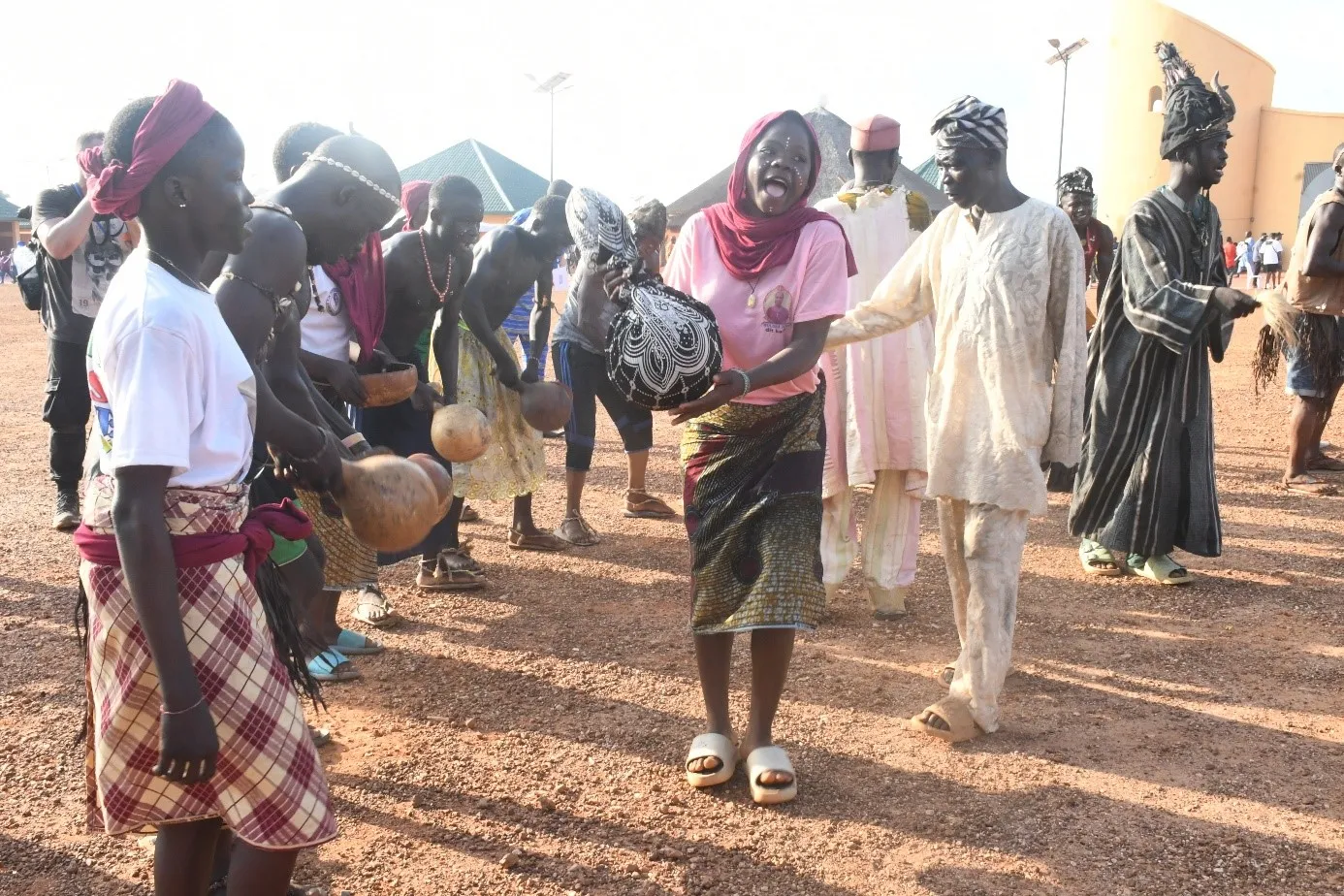 L’implication des femmes témoigne de la place qu’elles occupent dans l’organisation et la perpétuation des traditions de l’empire de Nikki