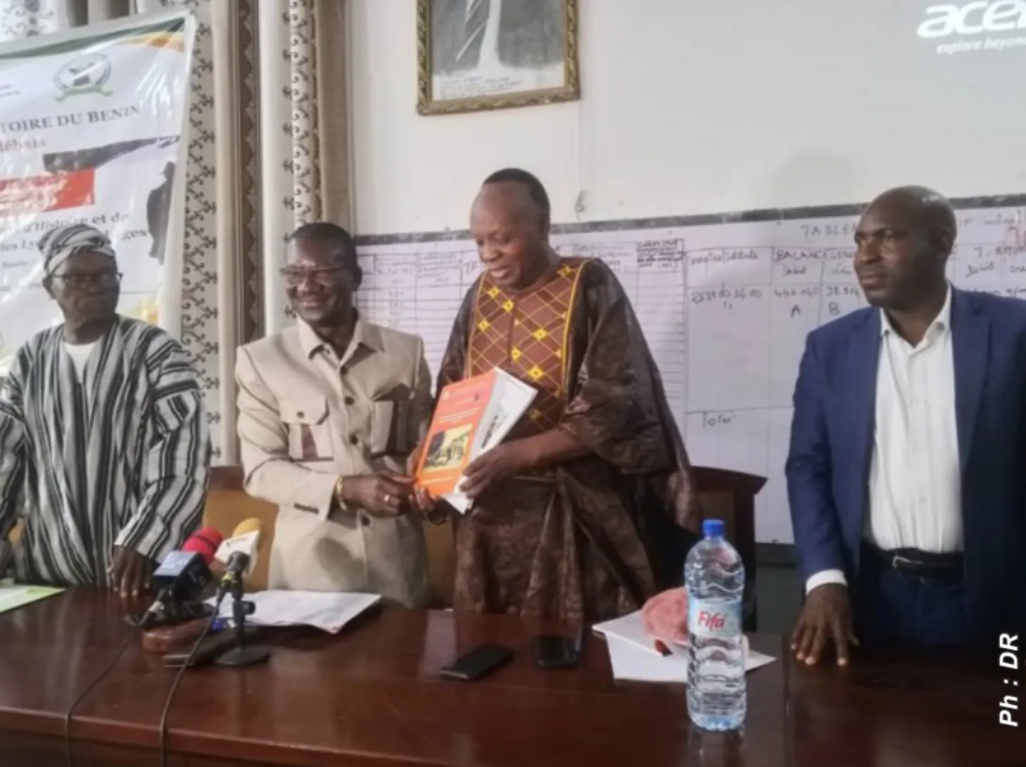 Les officiels lors des conférences-débats à l’Ens sur la réécriture de l’histoire coloniale du Bénin et de l’Afrique